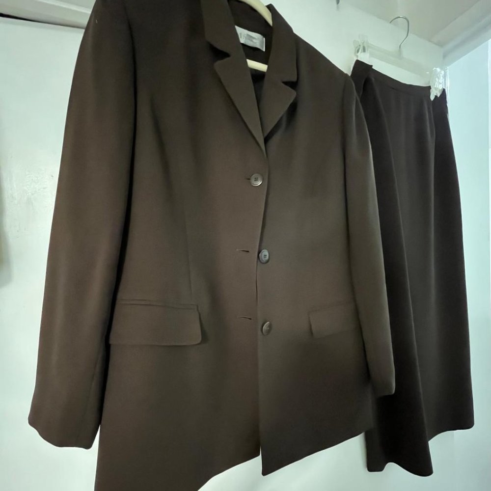 2-Piece Brown Causal Corner Skirt Suit Sz.12